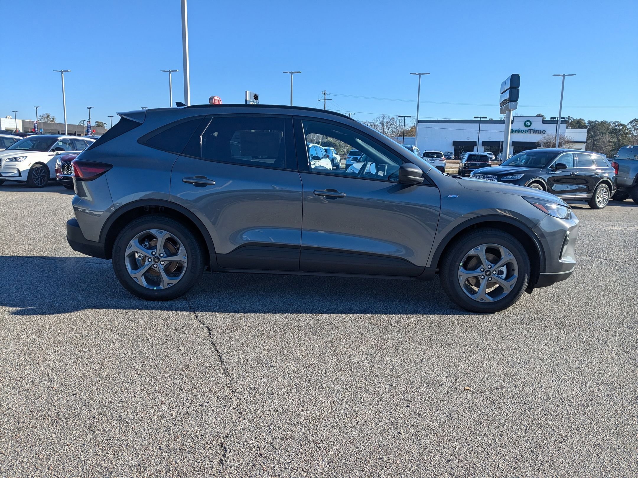 2025 Ford Escape ST-Line photo 4