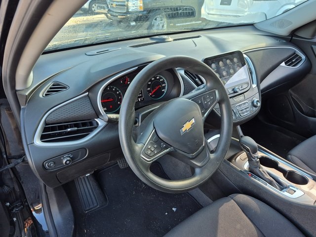 2024 Chevrolet Malibu 1LT photo 2