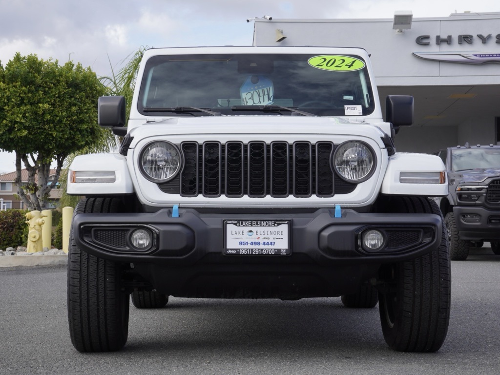 Used 2024 White Jeep Sport S 4xe image 9