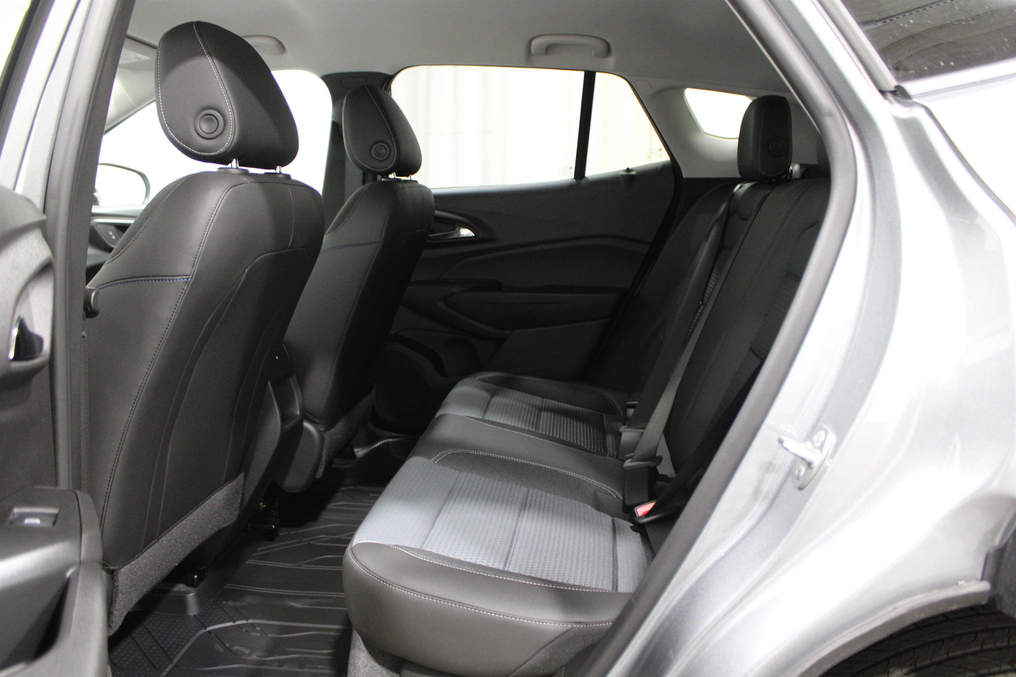 2025 Chevrolet Trax LT photo 19
