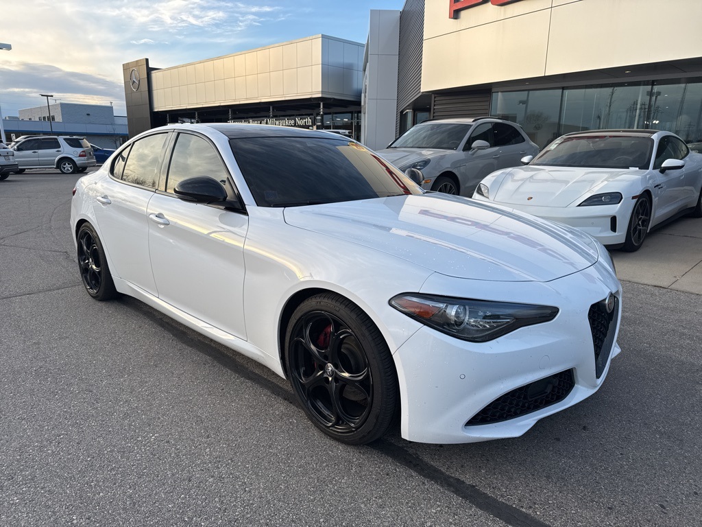 2020 Alfa Romeo Giulia Ti photo 2