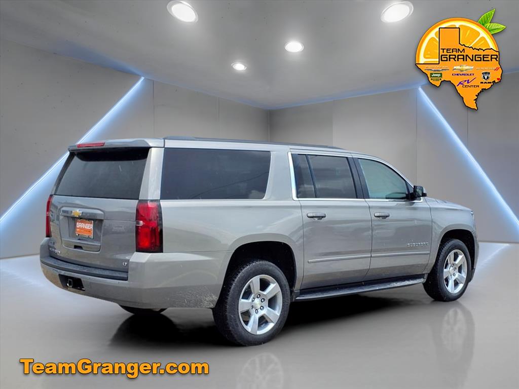2019 Chevrolet Suburban LT photo 3