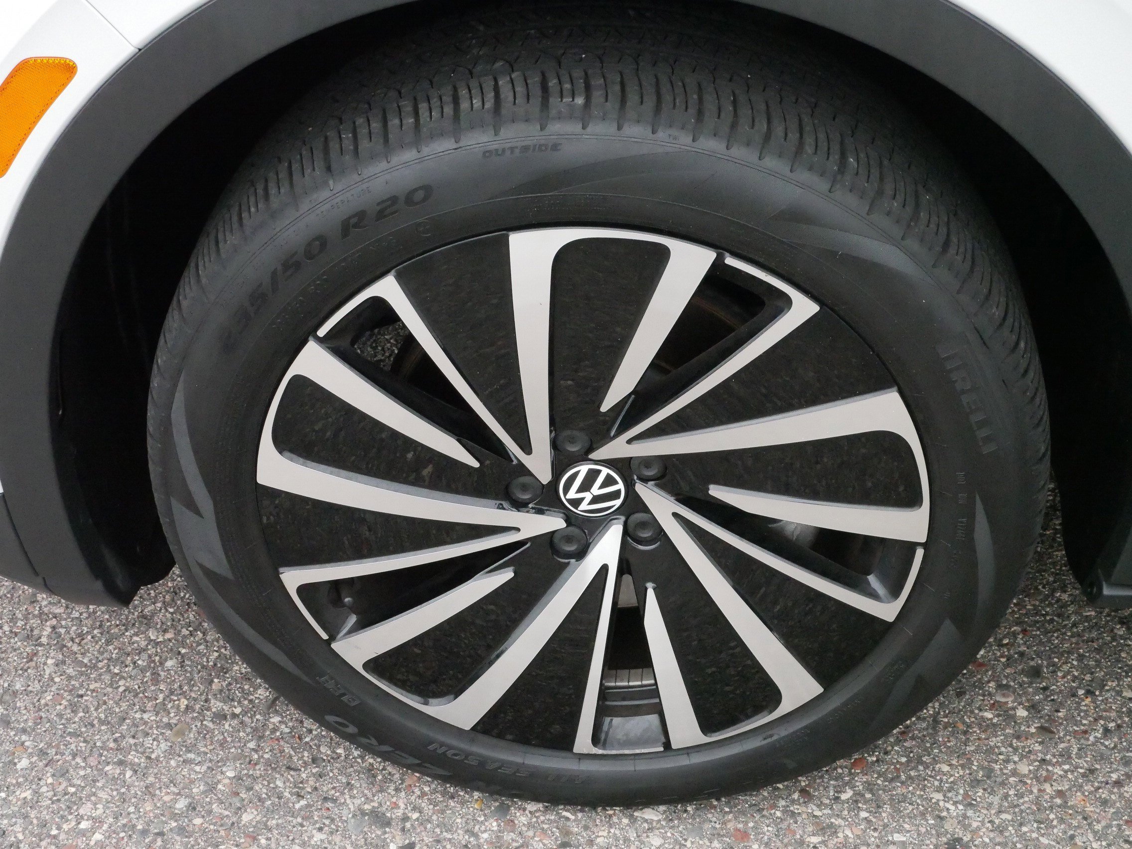 2023 Volkswagen ID.4 Pro Plus photo 15