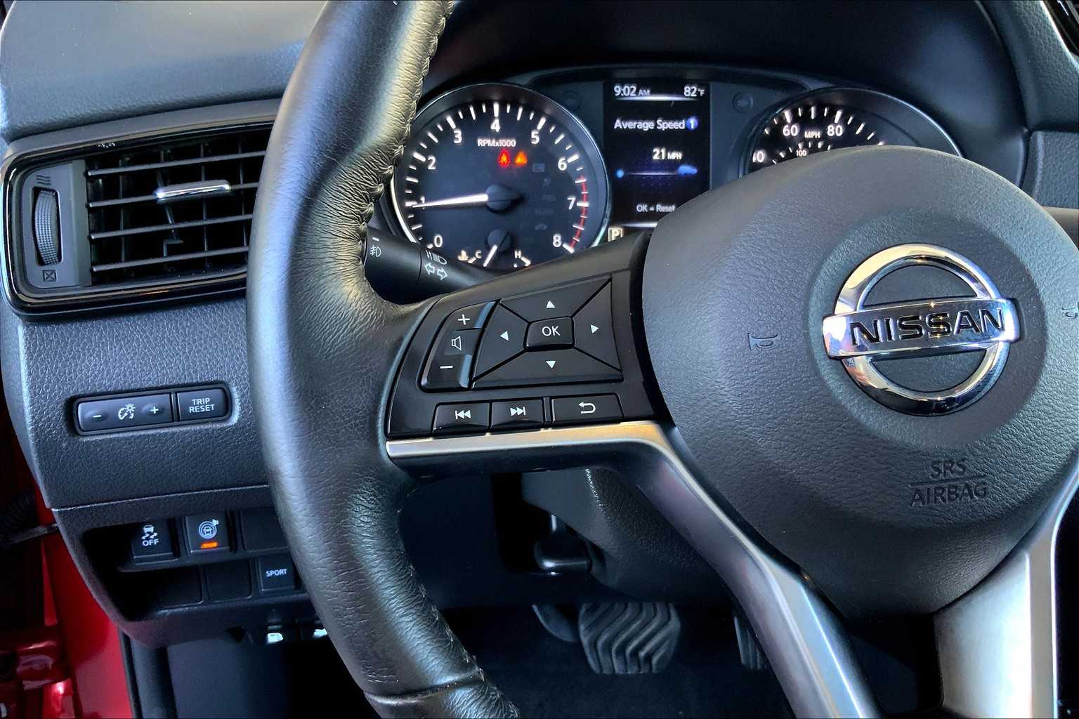 2017 Nissan Rogue SV photo 23