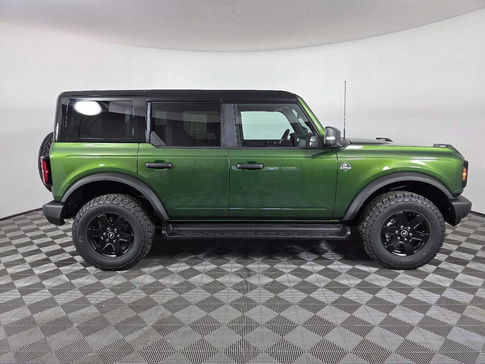 2025 Ford Bronco Outer Banks photo 9