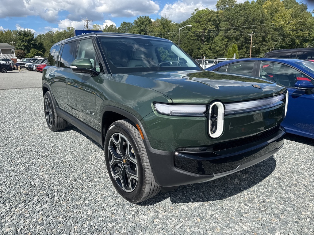 2025 Rivian R1S Adventure photo 2