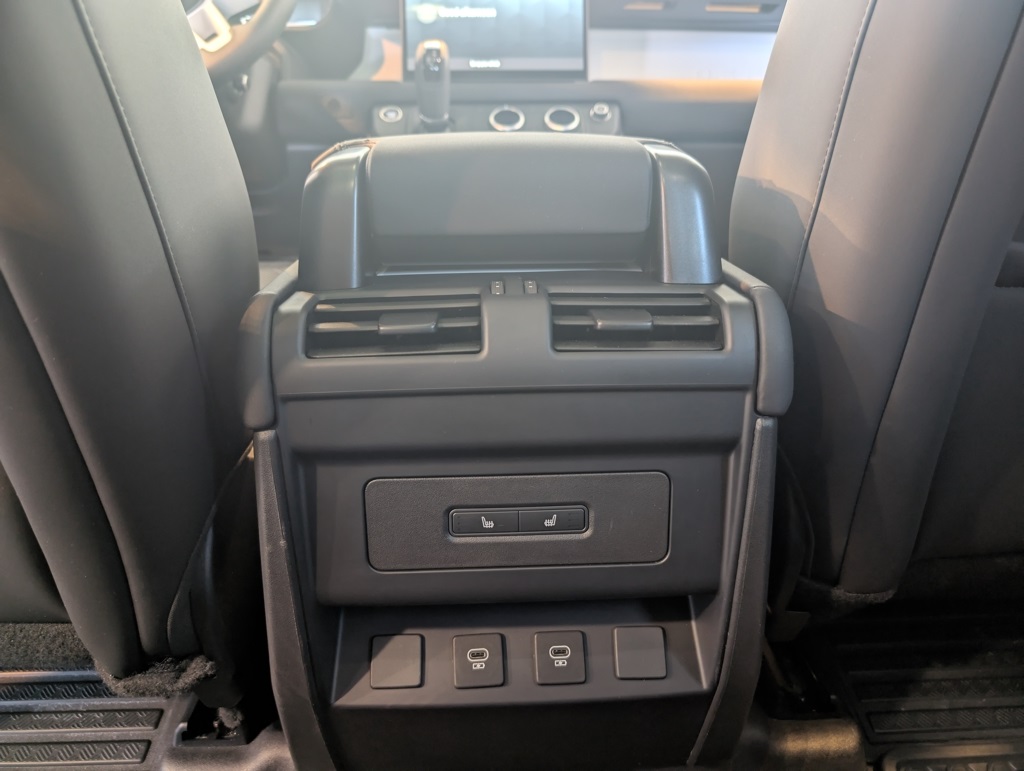 2025 Land Rover Defender 110 S photo 26