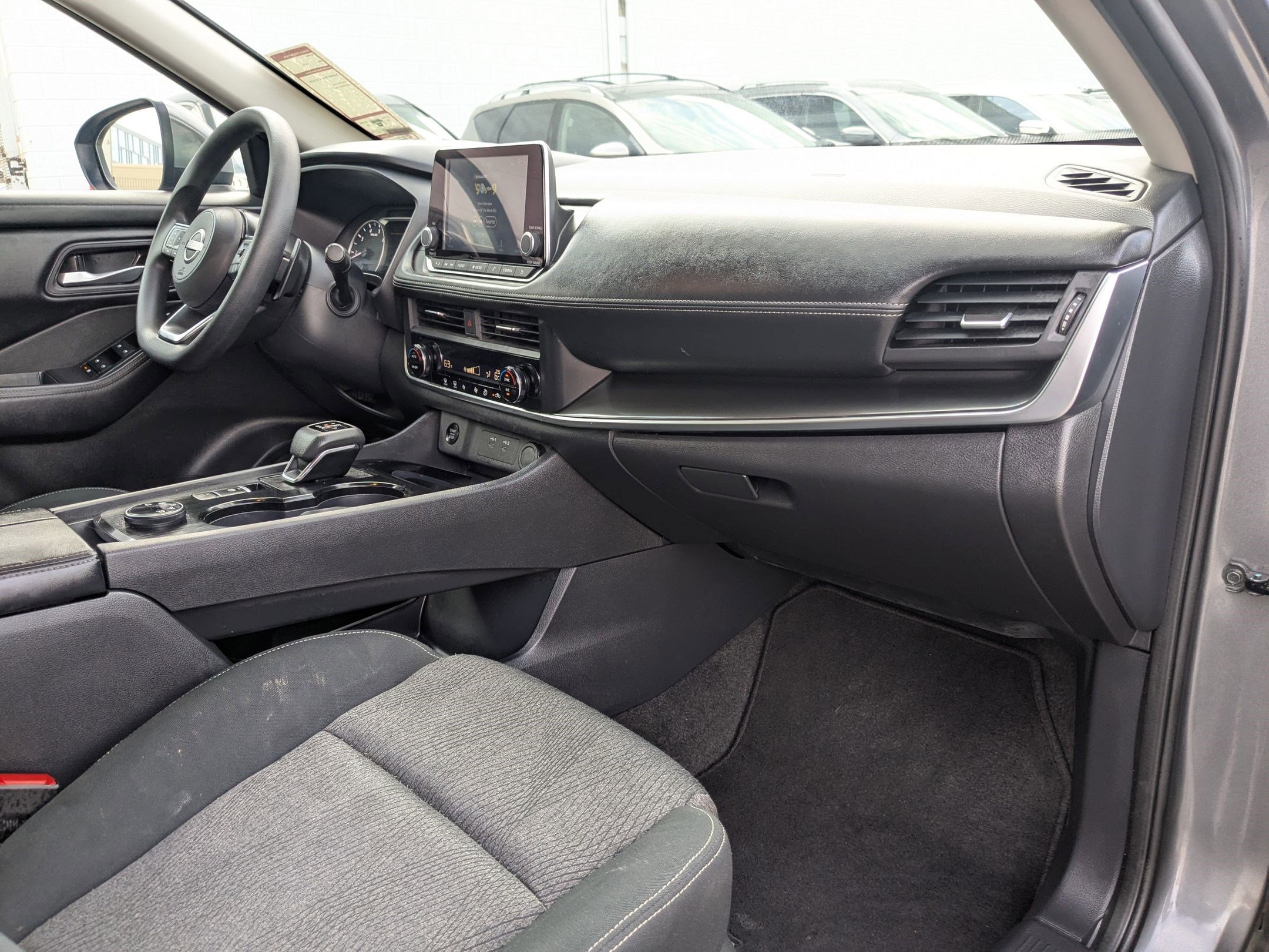 2024 Nissan Rogue SV photo 25