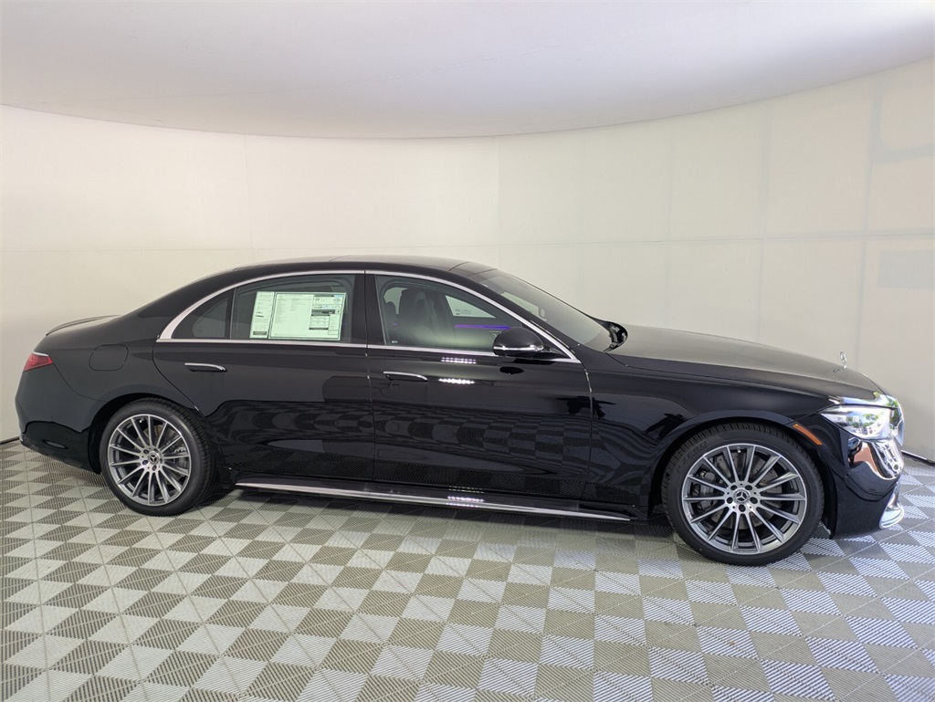 2025 Mercedes Benz S 580 4MATIC photo 3