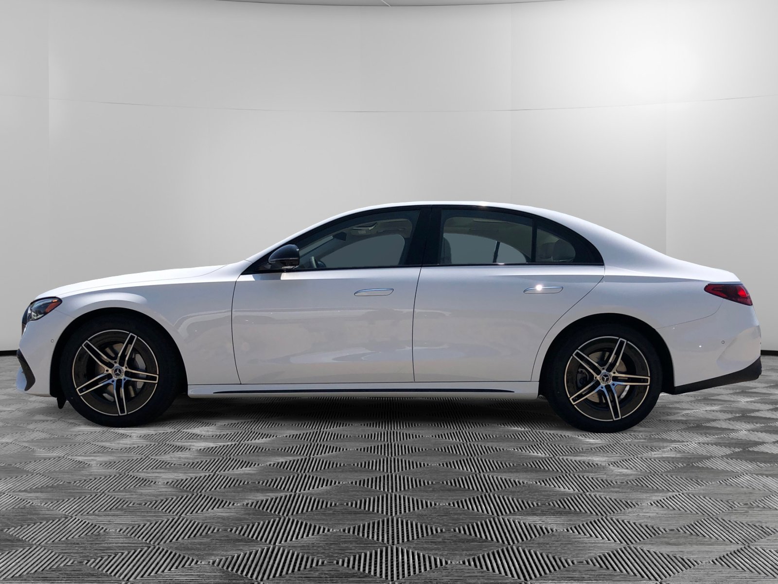 2025 Mercedes Benz E 350 4MATIC Sedan photo 2
