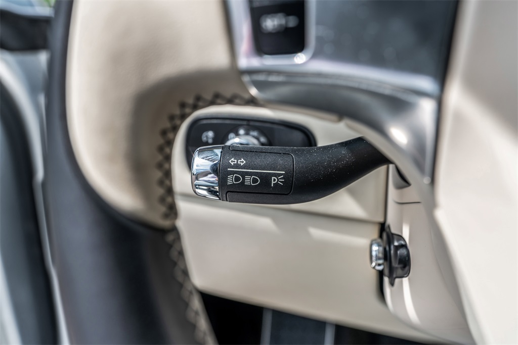 2018 Bentley Flying Spur V8 photo 32
