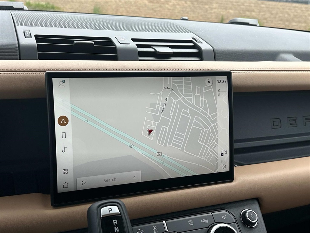 2025 Land Rover Defender 110 S photo 3
