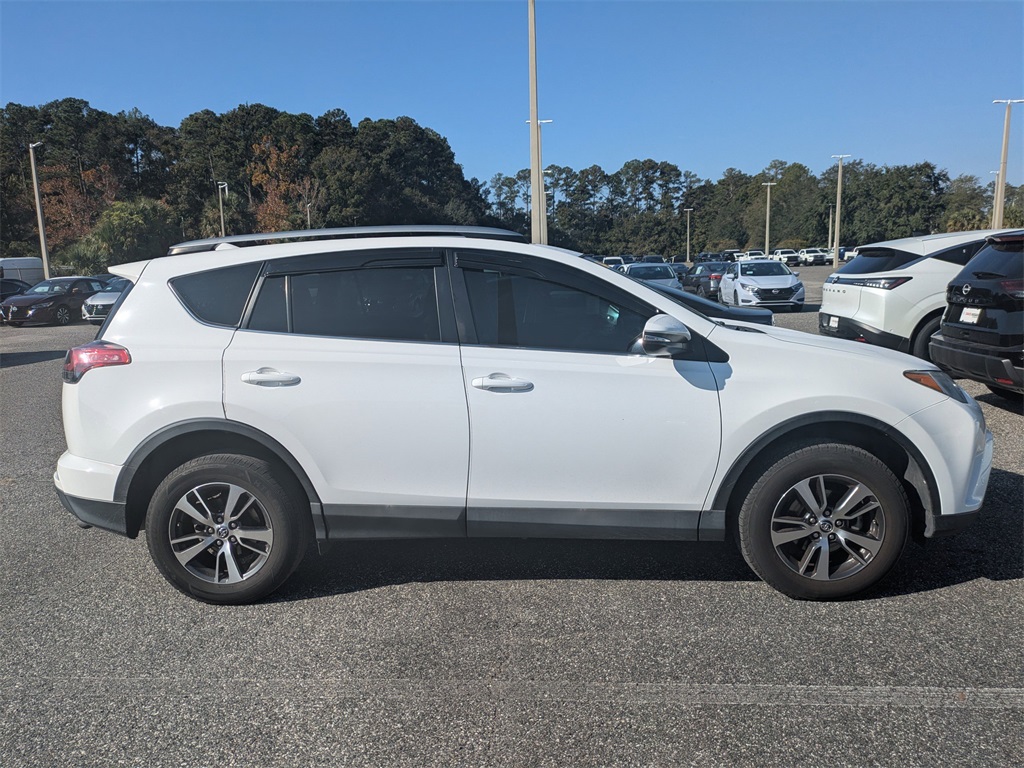2018 Toyota RAV4 XLE photo 2