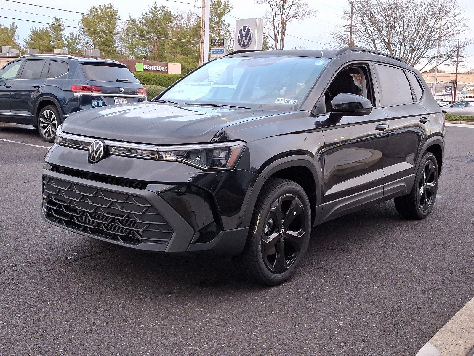 2025 Volkswagen Taos SE photo 2