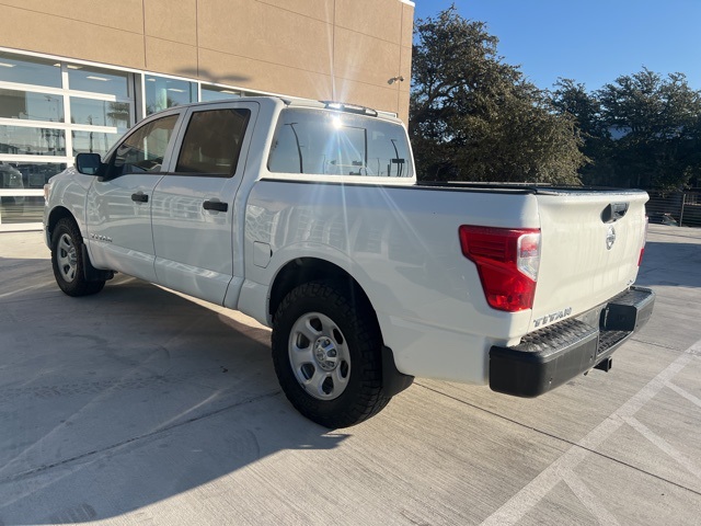2021 Nissan Titan S photo 2