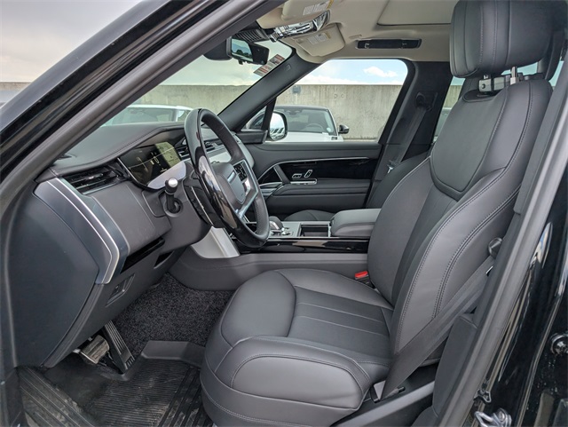2025 Land Rover Range Rover SE photo 4