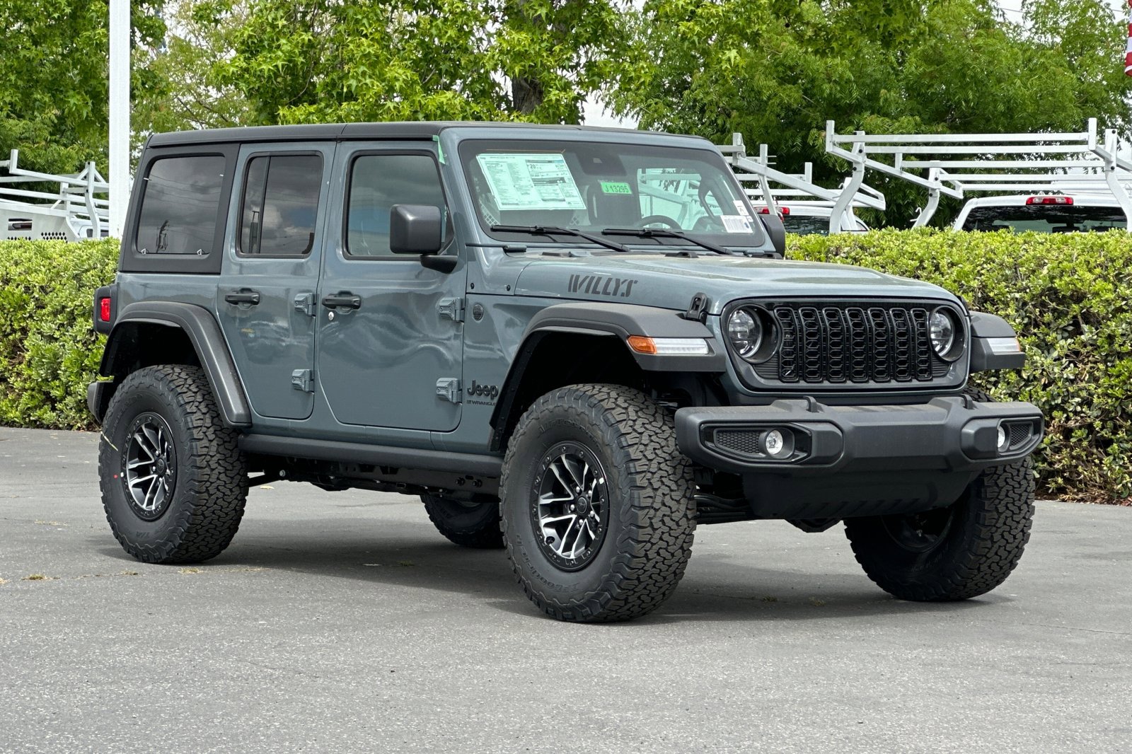 2025 Jeep Wrangler Willys photo 2