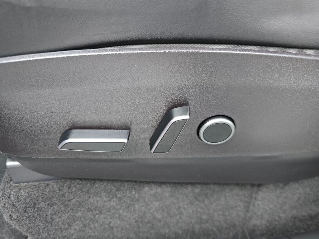 2023 Tesla Model Y Long Range photo 24