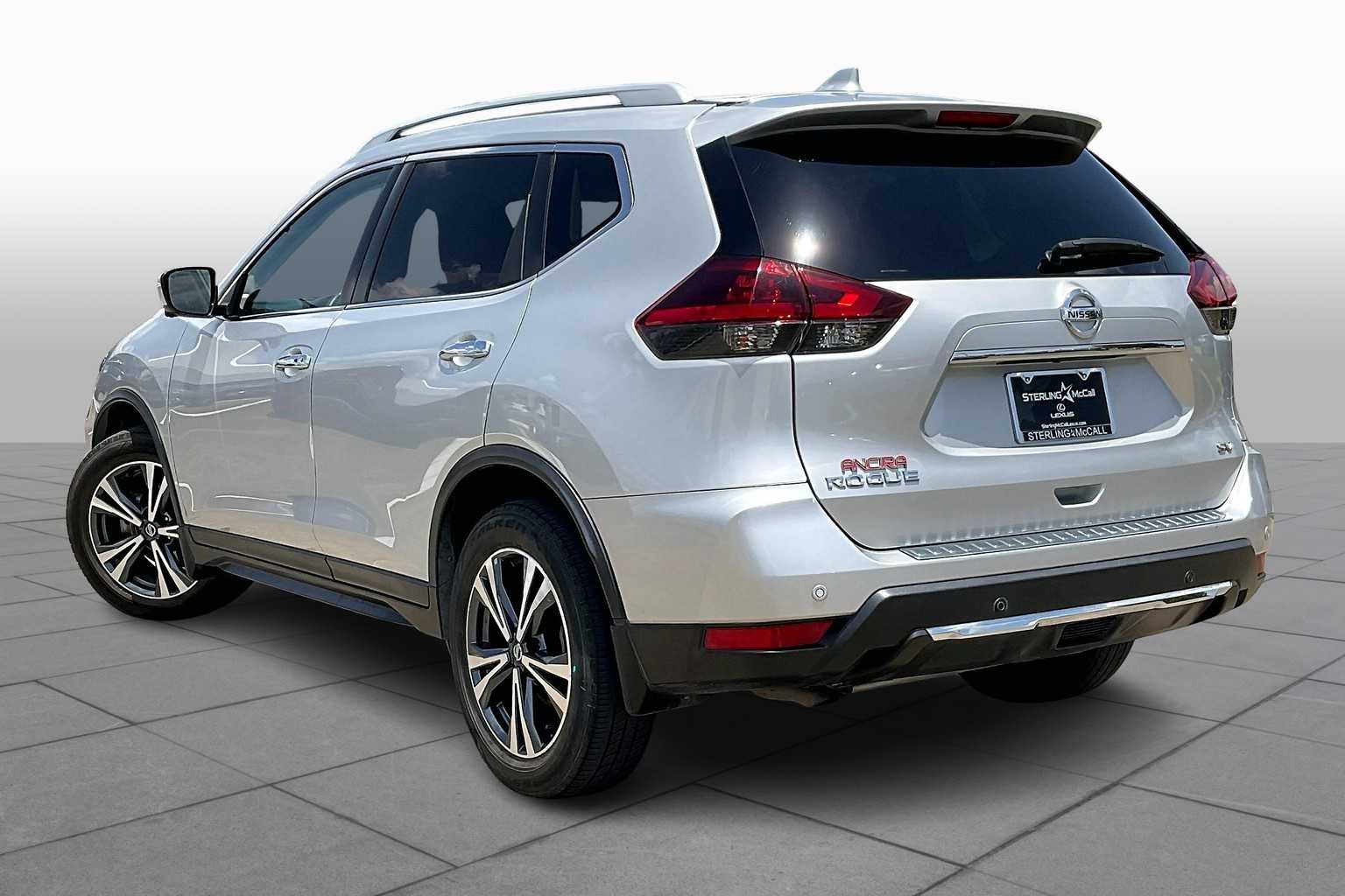 2019 Nissan Rogue SV photo 10