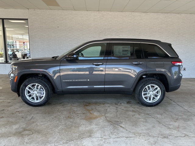 2025 Jeep Grand Cherokee Laredo X photo 3
