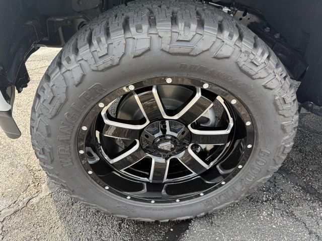 2025 Ford F-150 XLT photo 2