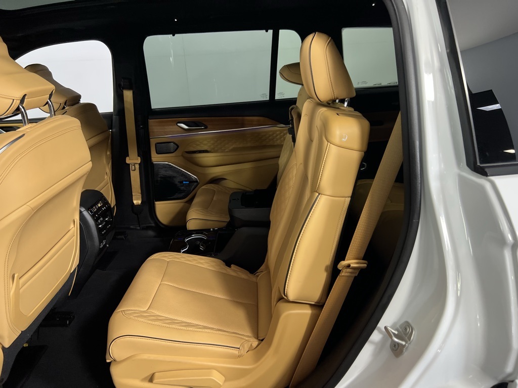 2024 Jeep Grand Cherokee L Summit Reserve photo 25