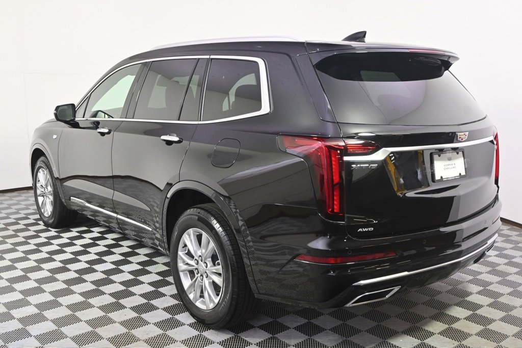 2025 Cadillac XT6 Luxury photo 3
