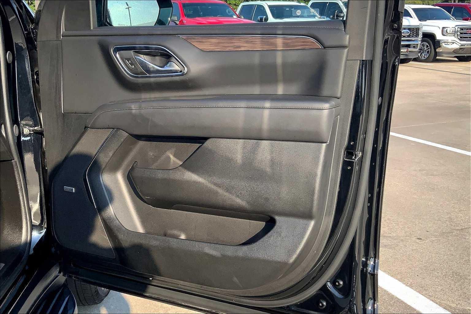 2024 Chevrolet Suburban LT photo 20