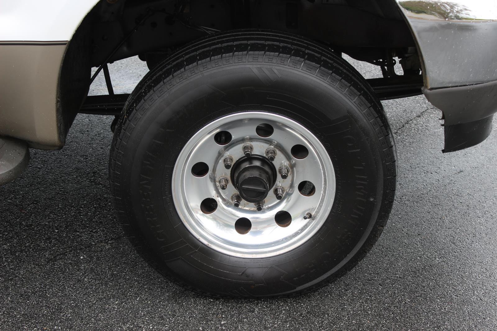 2004 Ford F-350 Lariat photo 26