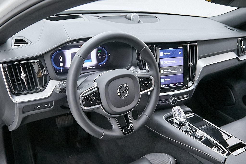 2023 VOLVO S60 - Image 15