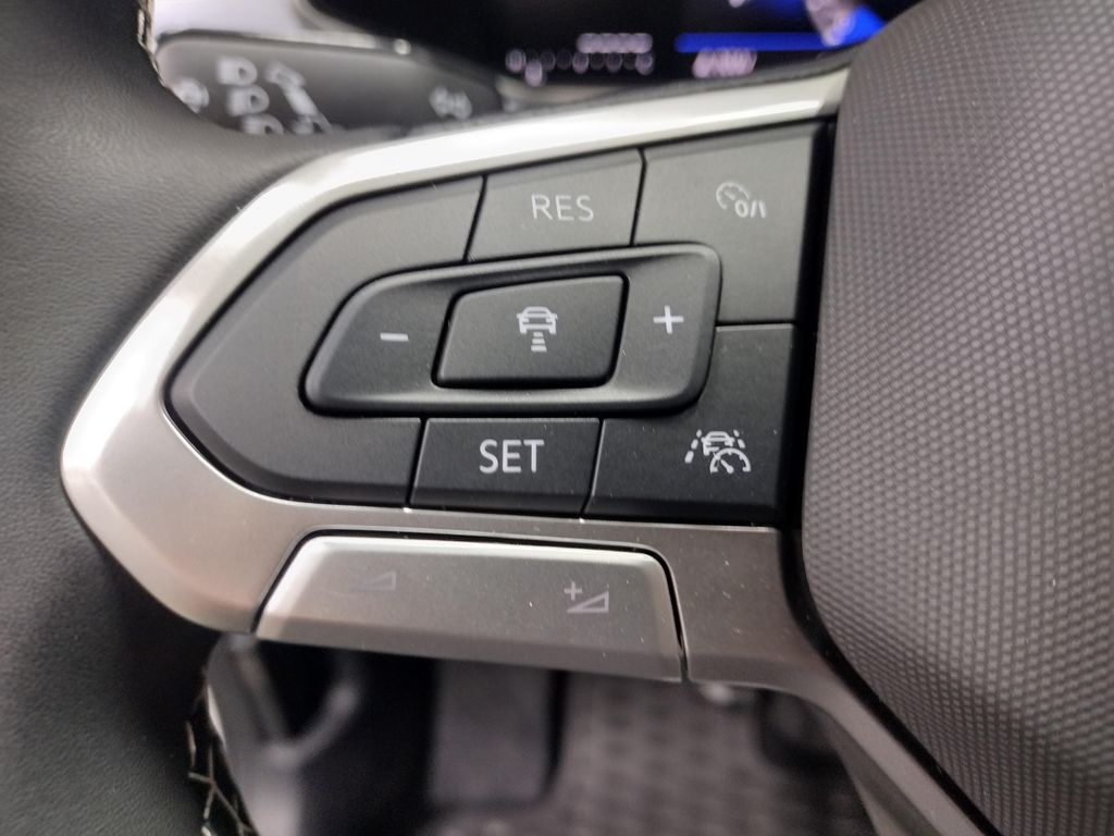 2025 Volkswagen Taos SE photo 19