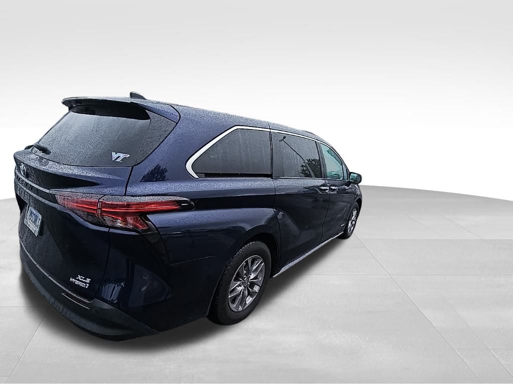 2021 Toyota Sienna XLE photo 5