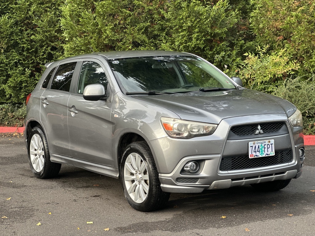 2011 Mitsubishi Outlander Sport SE photo 2