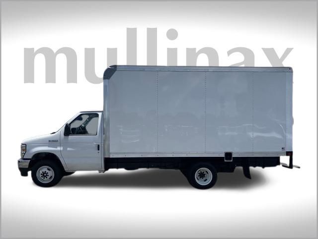 2024 Ford E-450 photo 7