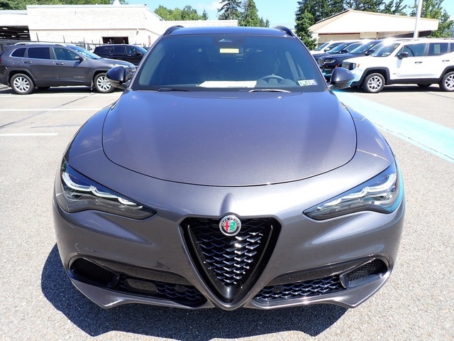 2025 Alfa Romeo Stelvio Sprint Base photo 9