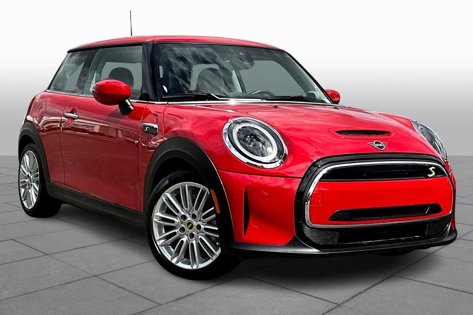 2024 Mini Cooper 2 Door Hardtop SE photo 2