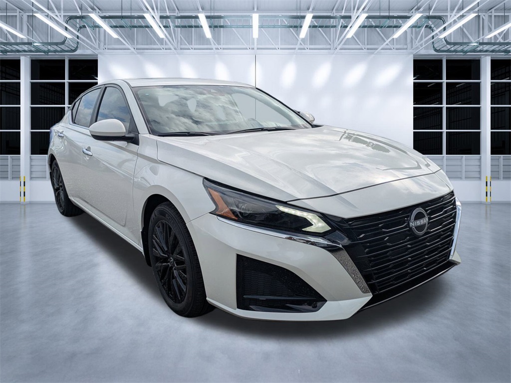 2025 Nissan Altima SV's photo