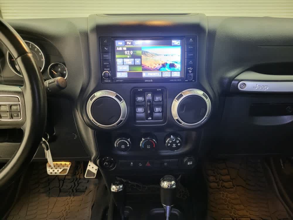 2016 Jeep Wrangler Unlimited Sahara photo 19