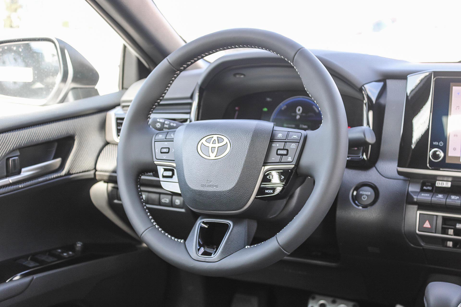 2025 Toyota Camry SE photo 17