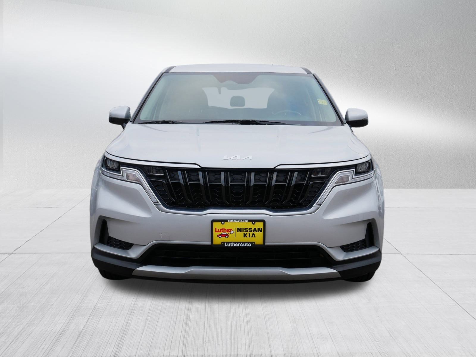 Used 2022 Kia Carnival LX Seat Pkg with VIN KNDNB4H3XN6106658 for sale in Inver Grove, Minnesota