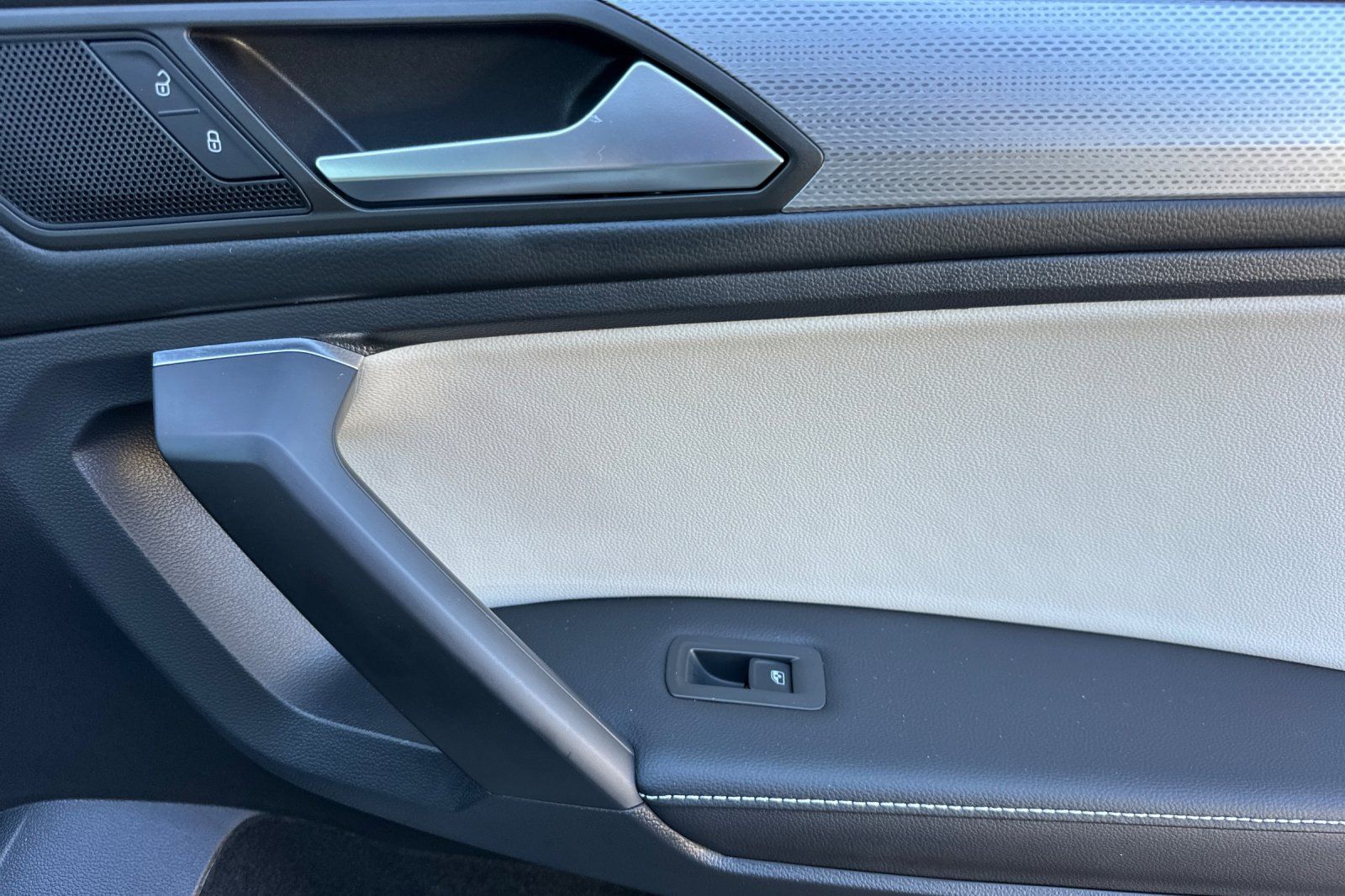 2023 Volkswagen Tiguan S photo 17