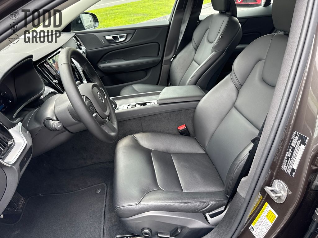 2025 Volvo S60 B5 AWD Core photo 9