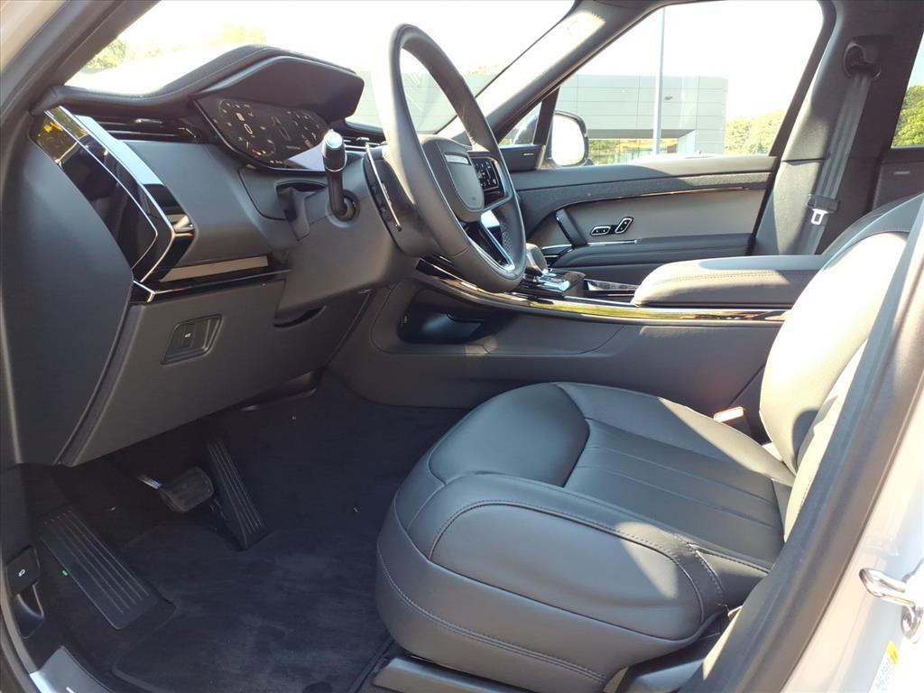 2025 Land Rover Range Rover Sport SE photo 16