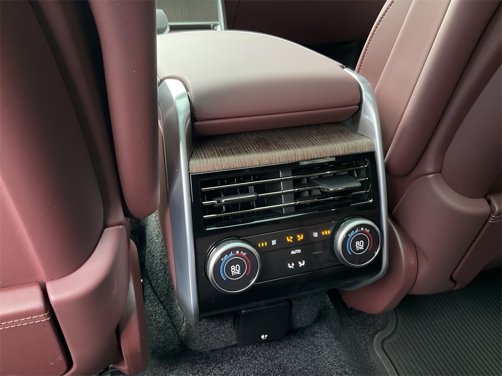 2025 Land Rover Range Rover SE photo 19