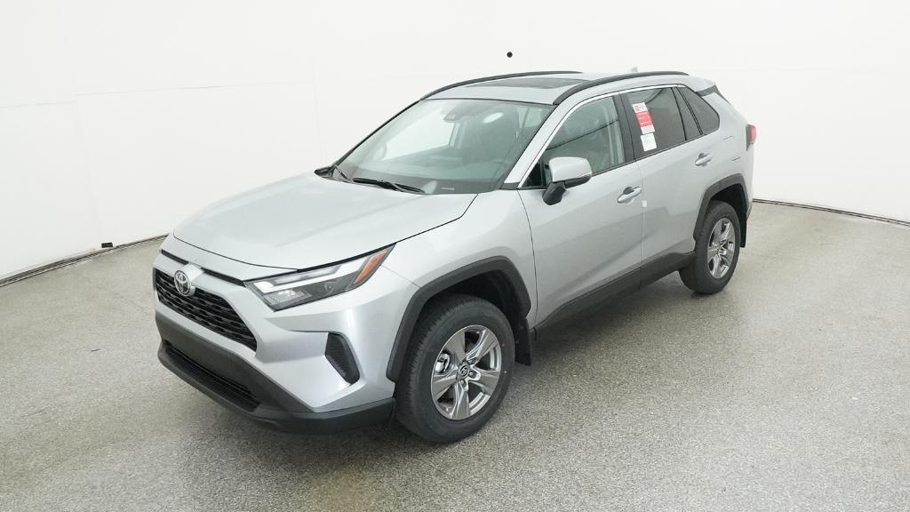 2025 Toyota RAV4 XLE's photo