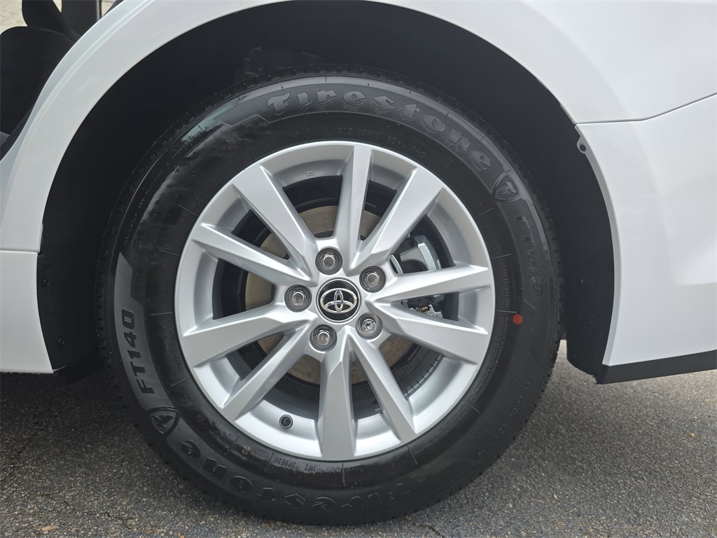 2025 Toyota Camry LE photo 32