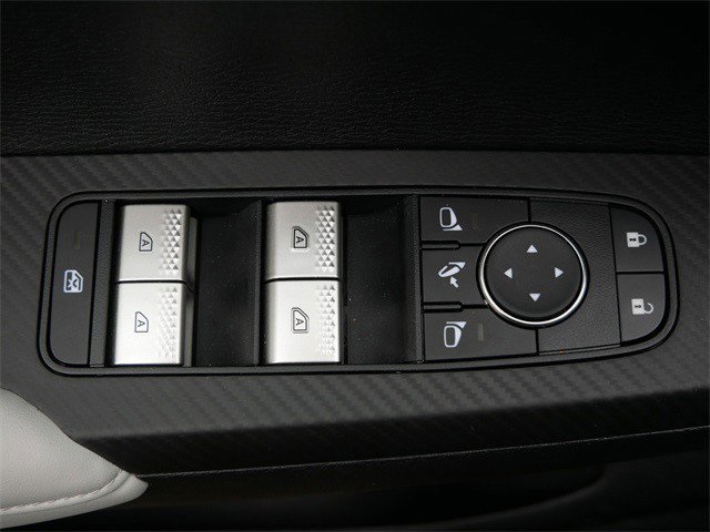2025 Mitsubishi Outlander SE photo 11