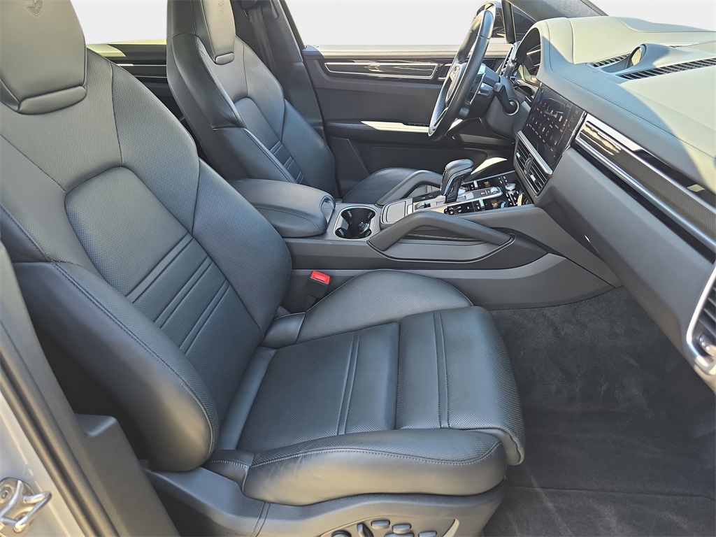 2022 Porsche Cayenne Coupe GTS photo 10