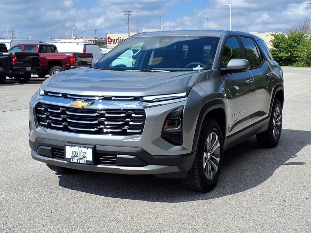 2026 Chevrolet Equinox LT photo 2