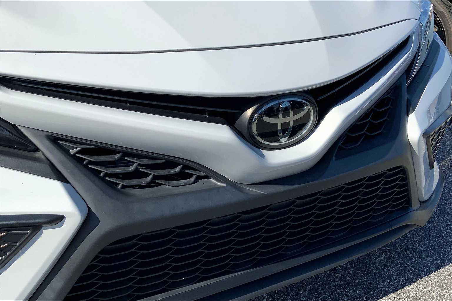 2022 Toyota Camry SE photo 27